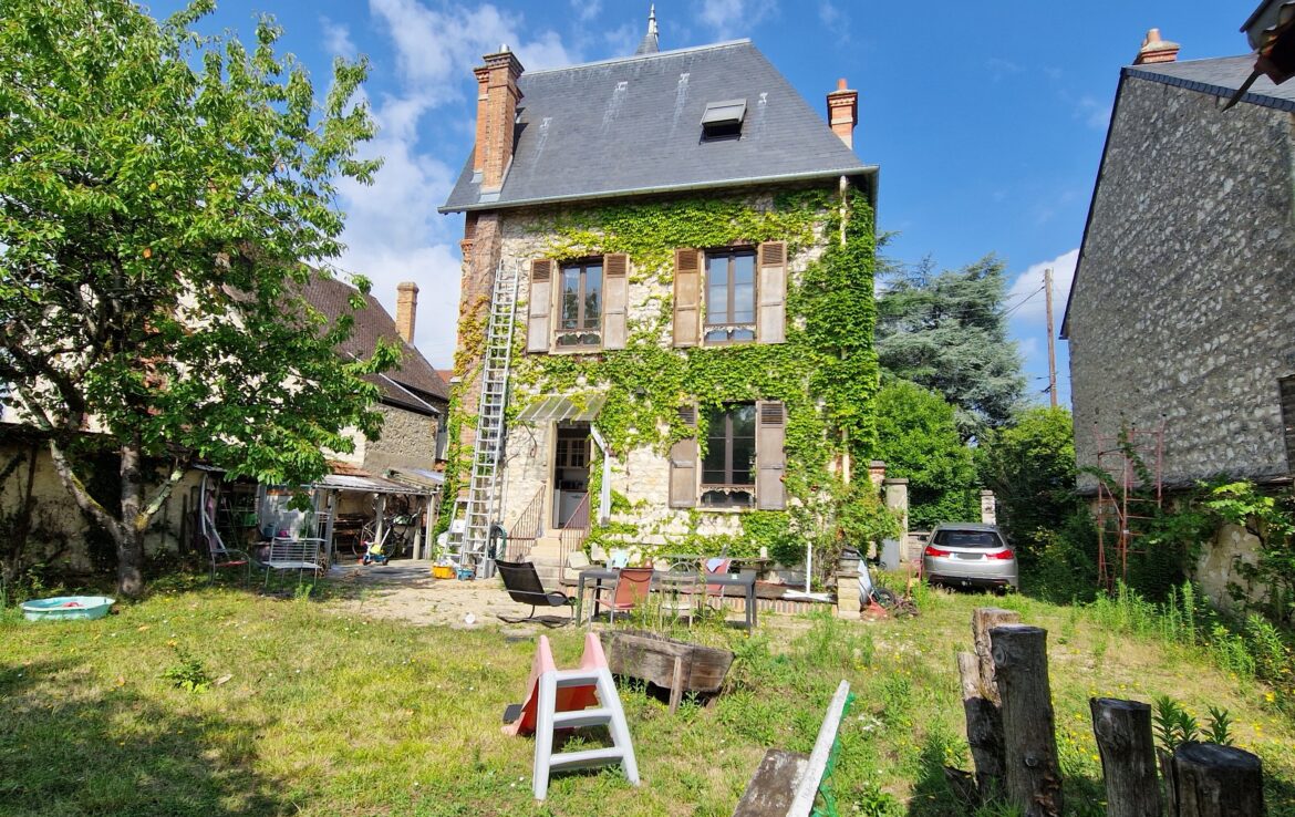 MORET SUR LOING CENTRE VILLE PEronnet immobilier