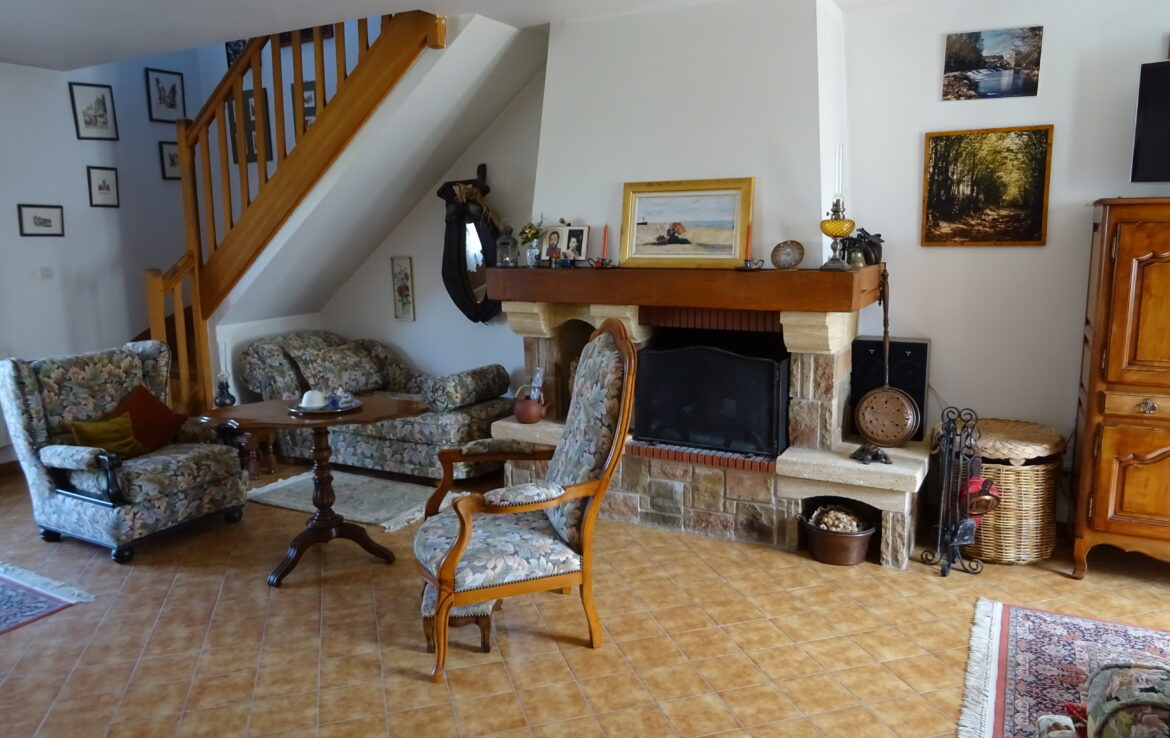 Pavillon PERONNET à VENEUX LES SABLONS