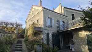 Peronnet Immobilier Maison ancienne 100 m² avec jardin 77250